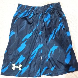 Boys Under Armour Shorts size Medium